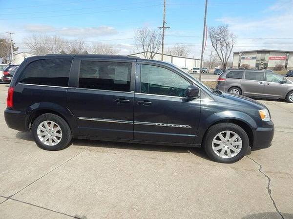 2014 Chrysler Town & Country Touring - - by dealer for sale in Johnston, IA – photo 4