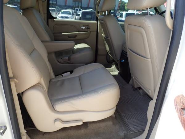 2014 Cadillac Escalade ESV AWD Luxury 4dr SUV, White for sale in Gretna, KS – photo 16