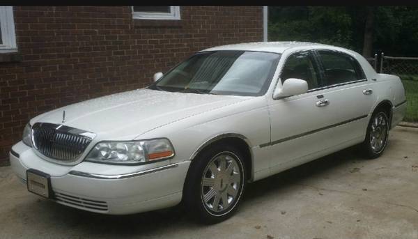2005 Lincoln Town Car Limited Edition Towncar - cars & trucks - by... for sale in Charlotte, NC – photo 2