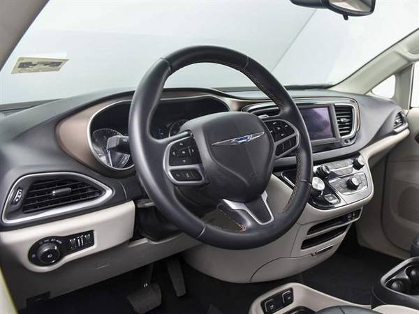 2018 Chrysler Pacifica Touring L Minivan 4D mini-van Silver - FINANCE for sale in Las Vegas, NV – photo 2