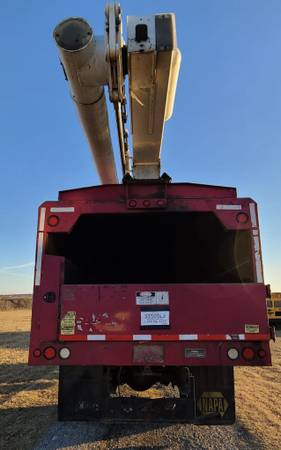 2006 International Bucket truck - chipper dump 65ft bucket Diesel for sale in Adkins, TX – photo 7