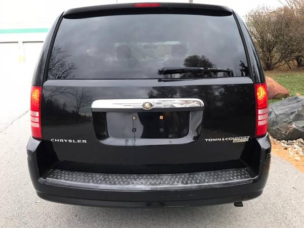 2010 Chrysler Town & Country - cars & trucks - by owner - vehicle... for sale in Chicago, IL – photo 4