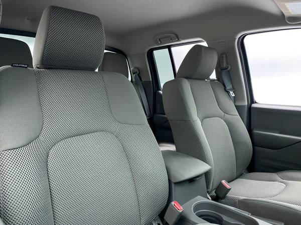 2017 Nissan Frontier Crew Cab SV Pickup 4D 5 ft pickup Gray -... for sale in Grand Rapids, MI – photo 18