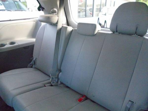 2018 TOYOTA Sienna XLE 8 Passenger 4dr Mini Van Minivan for sale in West Babylon, NY – photo 19