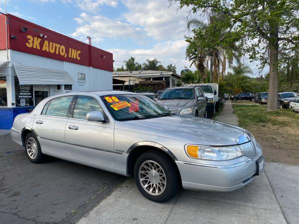 2000 LINCOLN TOWN CAR SIGNUATURE WITH ONLY 82K ORIG MILESSSS - cars for sale in Escondido, CA