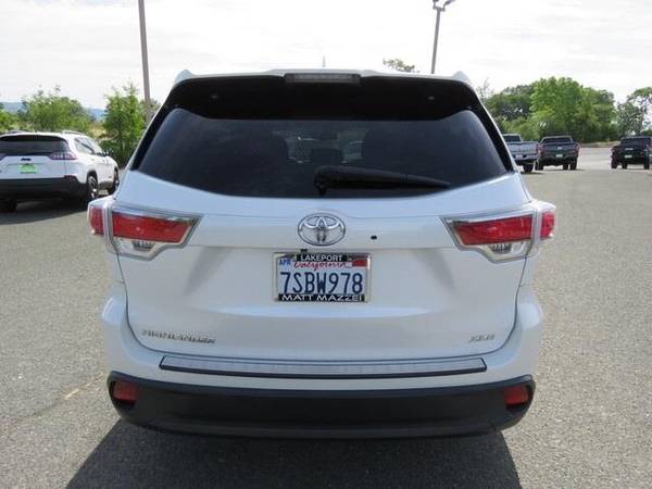 2016 Toyota Highlander SUV XLE V6 (Blizzard Pearl) for sale in Lakeport, CA – photo 8