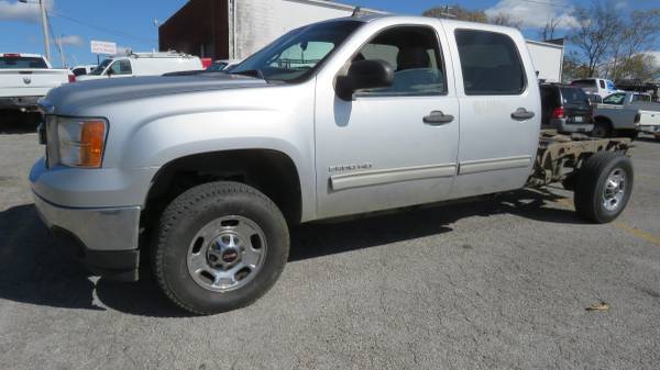 2011 Chevrolet Silverado 2500 4X4 CREW 8FT CHASSIS 6.0 AUTO for sale in Cynthiana, KY