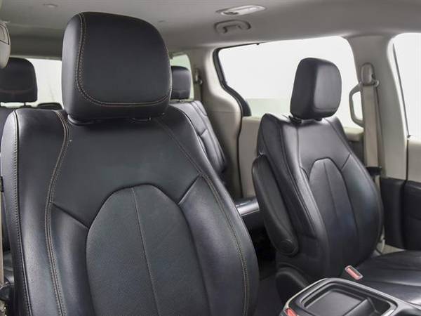 2018 Chrysler Pacifica Touring L Minivan 4D mini-van Silver - FINANCE for sale in Atlanta, GA – photo 5