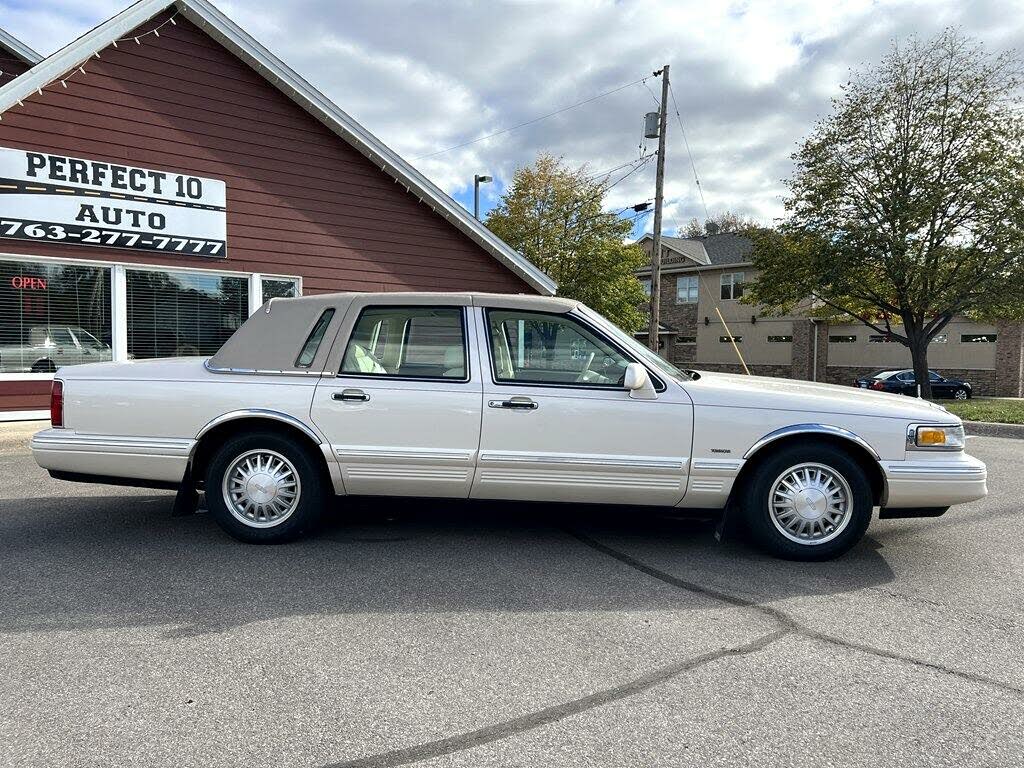1995 Lincoln Town Car Cartier for sale in Spring Lake Park, MN – photo 15