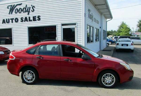 2010 Ford Focus SE 4dr maroon *REDUCED* - cars & trucks - by dealer... for sale in Louisville, KY