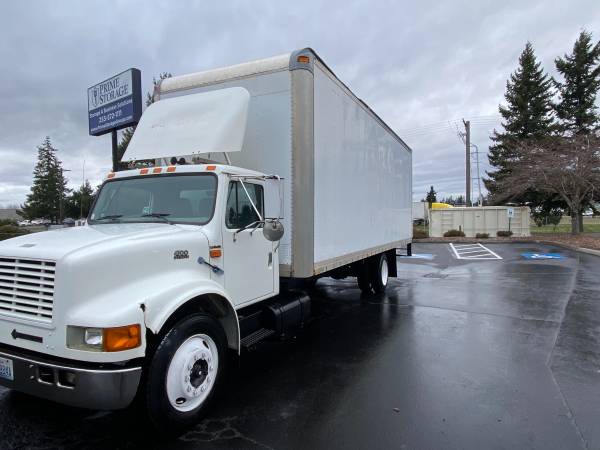 2001 international 28FT box truck 4700 DT466E 1owner low miles 89k for sale in Tacoma, WA – photo 2