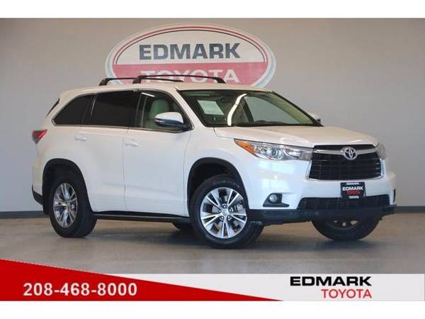 2015 Toyota Highlander LE Plus hatchback White - - by for sale in Nampa, ID