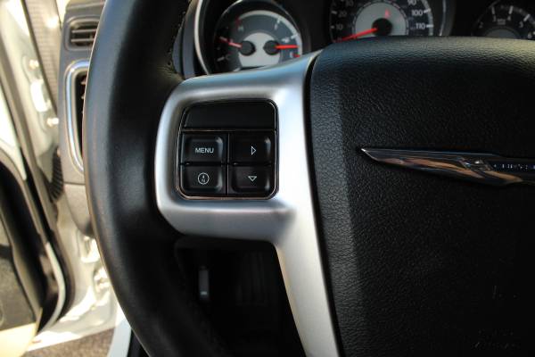 2013 CHRYSLER 200 * LOW MILES * LEATHER * SUPER CLEAN * WARRANTY*** for sale in Highland, IL – photo 17