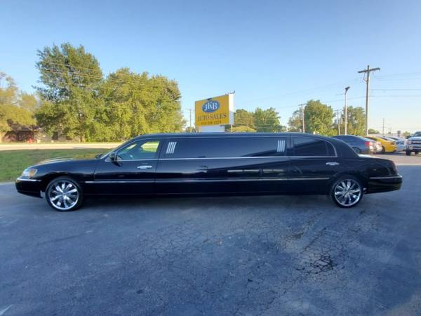 2000 Lincoln Town Car Executive Limousine Awesome Rates for sale in Lees Summit, MO – photo 3