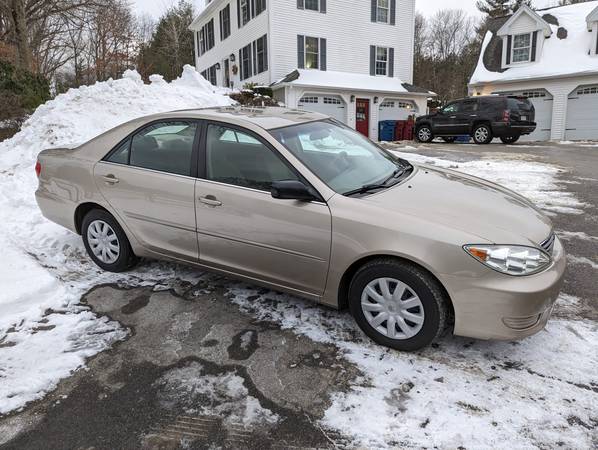 Toyota Camry LE - RARE 5-SPEED MANUAL - Excellent Condition - cars & for sale in Tyngsboro, MA