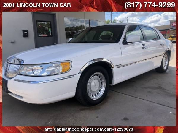 2001 LINCOLN TOWN CAR SIGNATURE for sale in Cleburne, TX