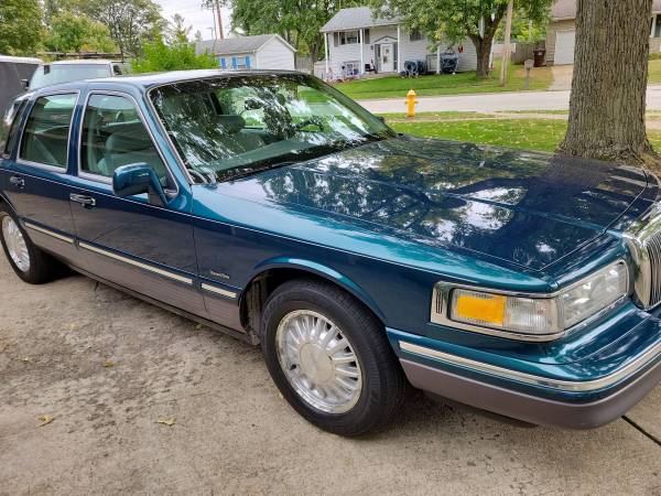 1997 lincoln town car for sale in Loves Park, IL – photo 3