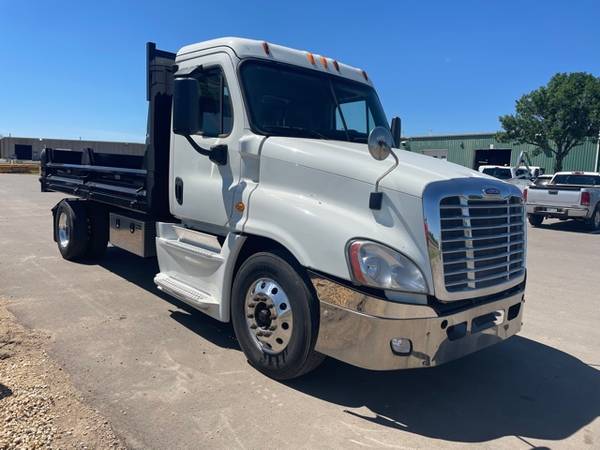 2014 Freightliner Cascadia 125 with 16 Crysteel Contractor Body Pkg for sale in Lake Crystal, MN – photo 8