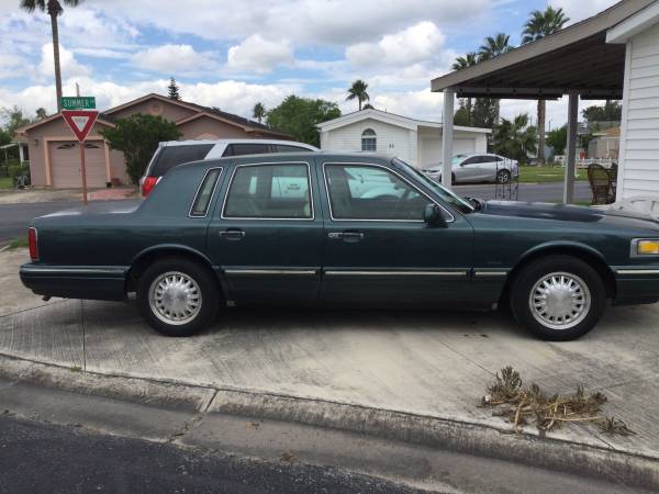 1997 Lincoln Town car - cars & trucks - by owner - vehicle... for sale in Brownsville, TX – photo 2