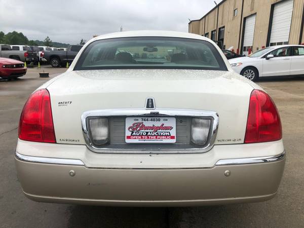 2004 *Lincoln* *Town Car* *4dr Sedan Ultimate* - cars & trucks - by... for sale in Hueytown, AL – photo 5