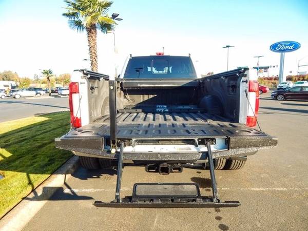 2018 Ford Super Duty F-350 DRW Diesel 4x4 4WD F350 Truck LARIAT Crew for sale in Woodburn, OR – photo 5
