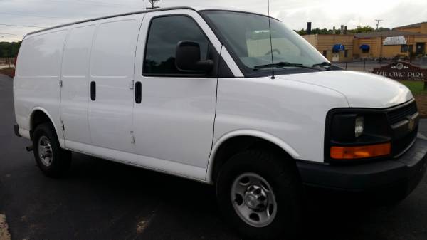 15 CHEVY EXPRESS 2500 CARGO VAN- V8, 6 SPD AUTO, AIR, NEWER TIRES for sale in Miamisburg, OH – photo 5