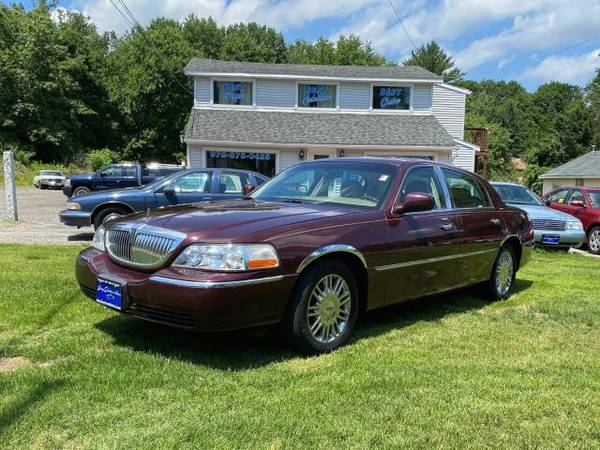 2006 Lincoln Town Car 4dr Sdn Designer Series - cars & trucks - by... for sale in Charlton, MA – photo 4