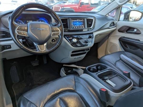 2019 Chrysler Pacifica FWD 4D Passenger Van/Minivan/Van Touring L for sale in Waterloo, IA – photo 8