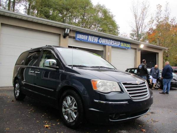 2008 Chrysler Town and Country Limited 4dr Mini Van - cars & trucks... for sale in Youngstown, OH – photo 3