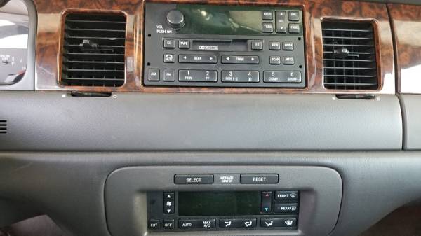 1998 Lincoln Town Car Signature; 1 Family Owned - - by for sale in Klamath Falls, OR – photo 14