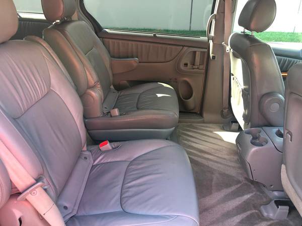 Toyota Sienna XLE for sale in Chicago, IL – photo 17