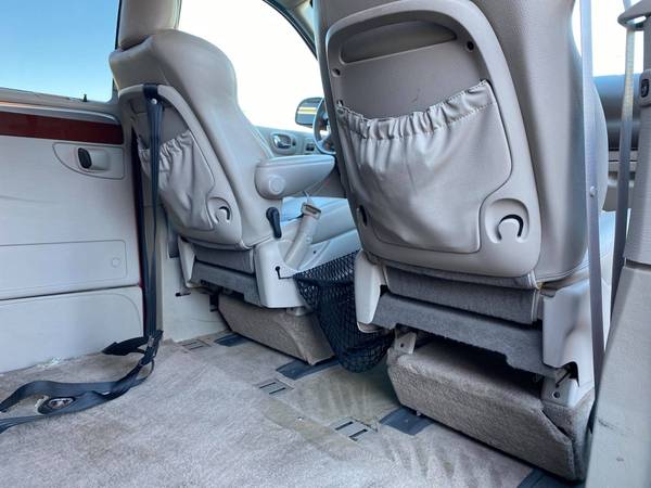 2007 Chrysler Town and Country Wheelchair / Handicap Van 61K Miles -... for sale in Elmhurst, IL – photo 20
