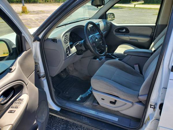 2006 Chevy Trailblazer LS - cars & trucks - by dealer - vehicle... for sale in Fort Atkinson, WI – photo 8