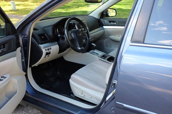 2013 Subaru Outback 2.5i Premium for sale in Saint Paul, MN – photo 9