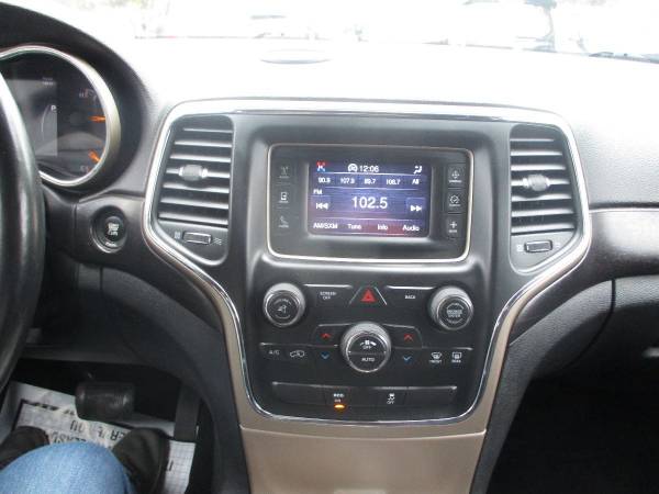 2014 Jeep Grand Cherokee 4x4 4WD Laredo Heated Seats & Wheel SUV for sale in Brentwood, NH – photo 13