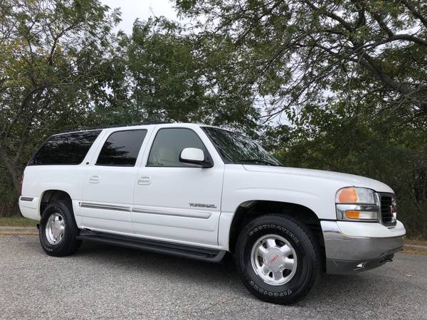 2000 GMC YUKON XL LOADED LEATHER 3RD ROW 5.3 V-8 ONLY 151K RUNS 100%! for sale in Copiague, NY – photo 2