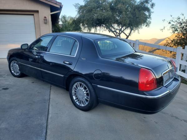 Absolutely Pristine LINCOLN TOWN CAR Signature Series Low for sale in El Cajon, CA – photo 3