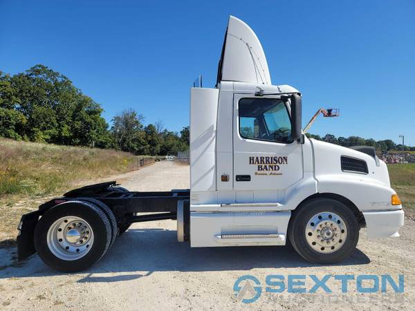 1999 Volvo VNL42T Single Axle - - by dealer - vehicle for sale in Pomona, MO – photo 5