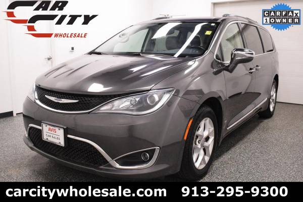 2020 Chrysler Pacifica Limited - - by dealer - vehicle for sale in Shawnee, MO