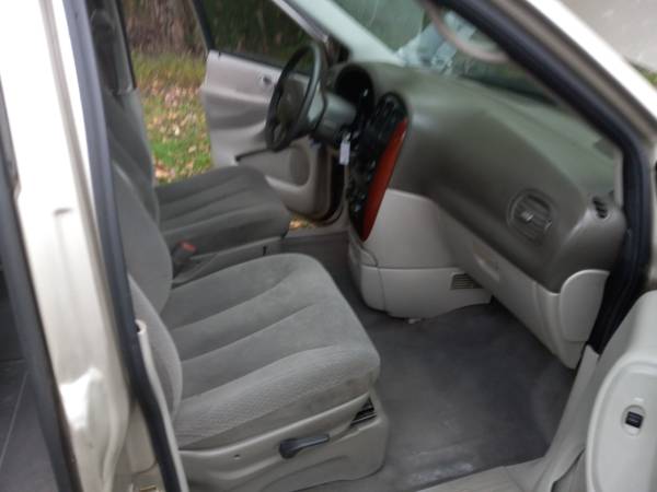 2005 Chrysler Town and Country clean! for sale in Baltimore, MD – photo 6