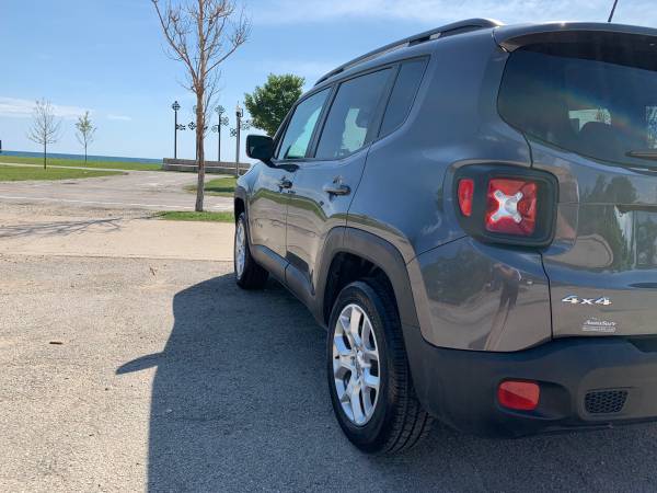 2018 Jeep Renegade latitude 4x4 only 2000 miles for sale in Chicago, IL – photo 6