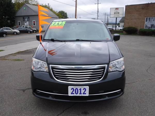 12 Chrysler Town & Country Touring LOADED! NICE! Clean Carfax! for sale in ENDICOTT, NY – photo 3