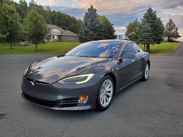 2016.5 Tesla Model S 75D Free Supercharging Show Room condition for sale in Lakeland, MN