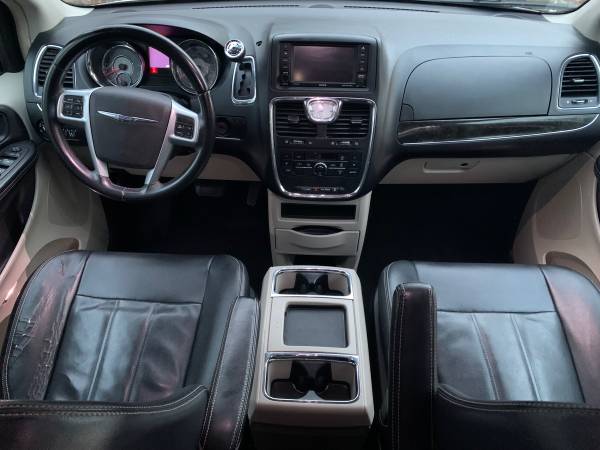 2013 Chrysler Town & Country for sale in North Babylon, NY – photo 13