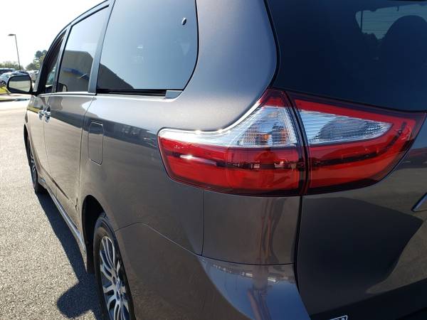 2018 Toyota Sienna XLE hatchback Gray for sale in Jonesboro, AR – photo 11