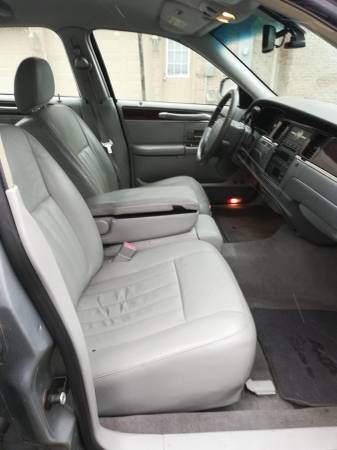 2006 Lincoln Town Car - cars & trucks - by owner - vehicle... for sale in Fishers, IN – photo 10