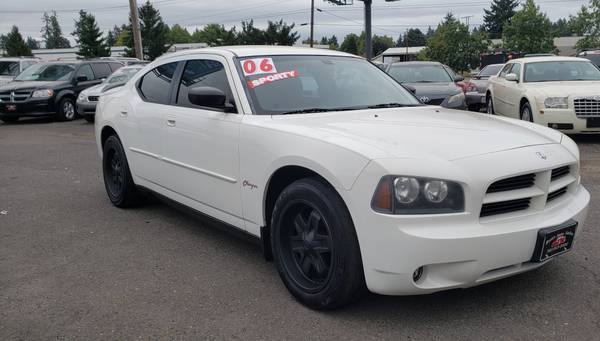 2006 Dodge Charger SE, Stone White with Grey Cloth Int, Auto, COLD A/C for sale in Hillsboro, OR – photo 4