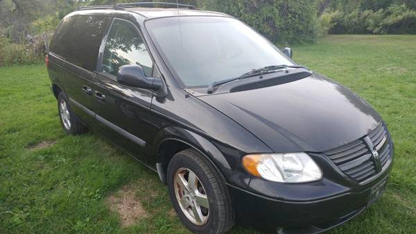southern 2005 dodge caravan 4dr at 100,000 miles black for sale in Fairport, NY