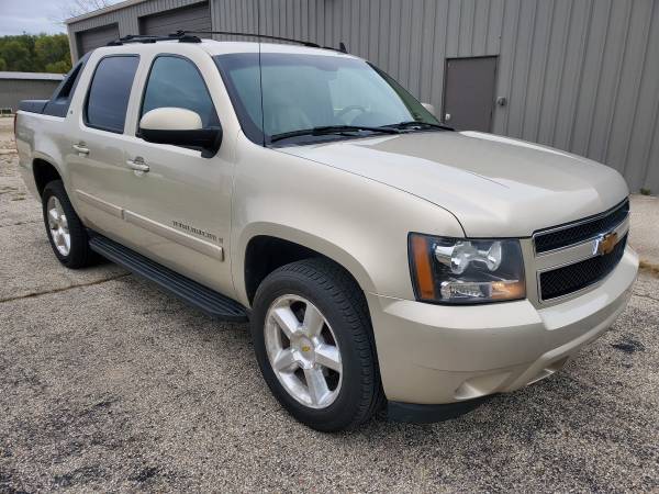 2007 chevy avalanche for sale in Oconomowoc, WI