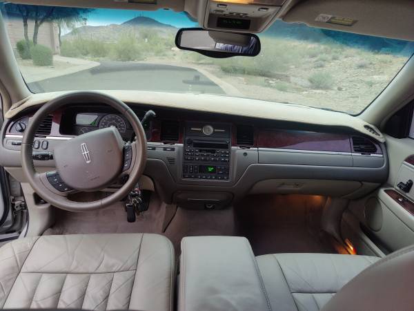 2005 Lincoln Town Car signature series clean title one owner car for sale in Phoenix, AZ – photo 14